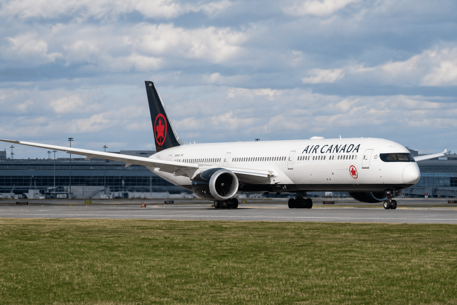 Air Canada Sets New Q2 Revenue Record Despite Rising Fuel Costs and Operational Hurdles