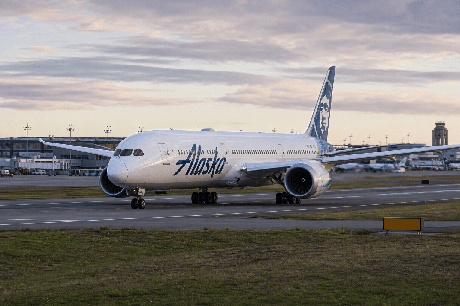 Alaska Airlines Debuts Boeing 787-9 Without Premium Economy Cabin Despite CEO's Admission