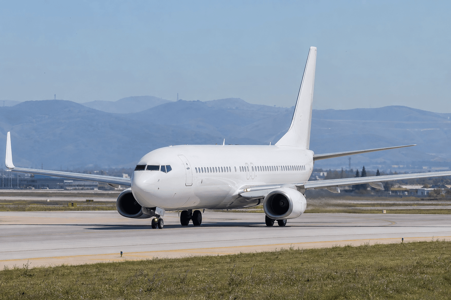 Apparent engine fan blade failure preceded rupture of Ryanair 737 window