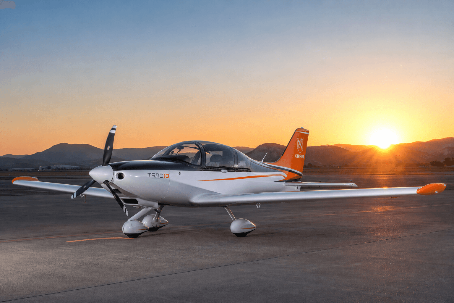 Cirrus Unveils TRAC10 Trainer Designed to Revolutionize Professional Flight Schools