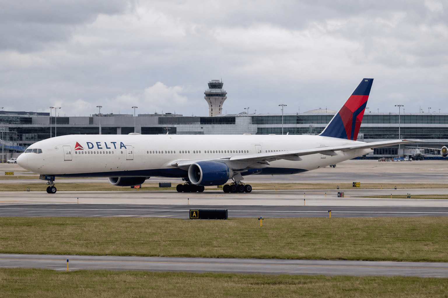 Delta CEO Says His Airline Belongs With Emirates And Singapore. That’s Silly, Because The Carrier Is Getting Worse