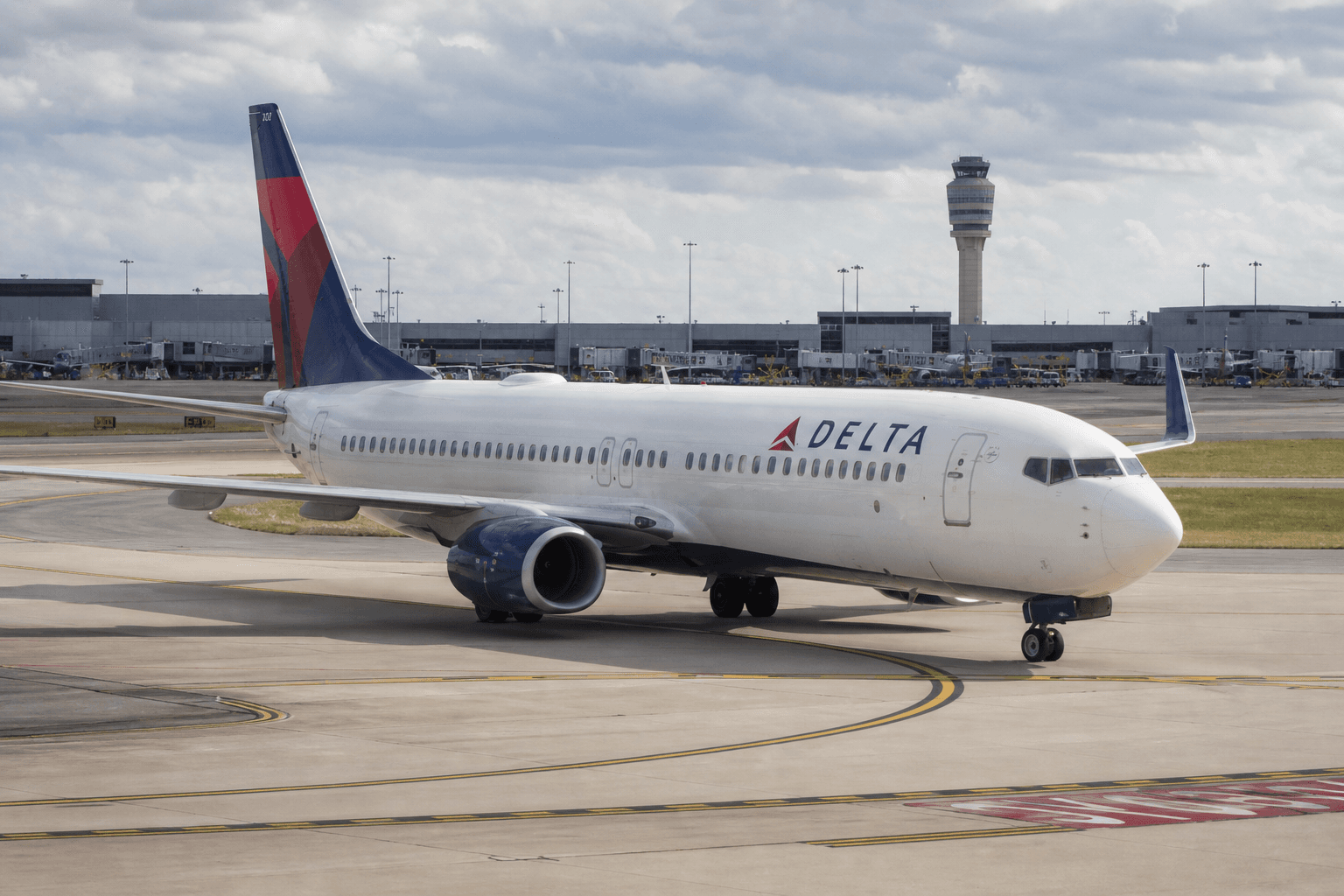 Delta's once-stellar operational performance shows visible declines amid pilot staffing woes