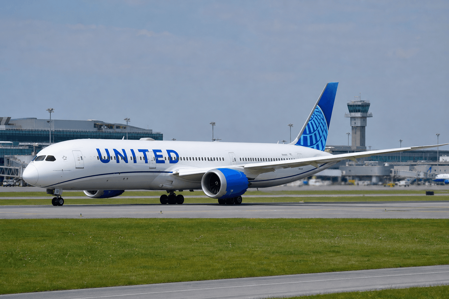 Here's How United Airlines' Boeing 787 Dreamliner Fleet Is Absorbing The Shock Of A Forced 777 Grounding