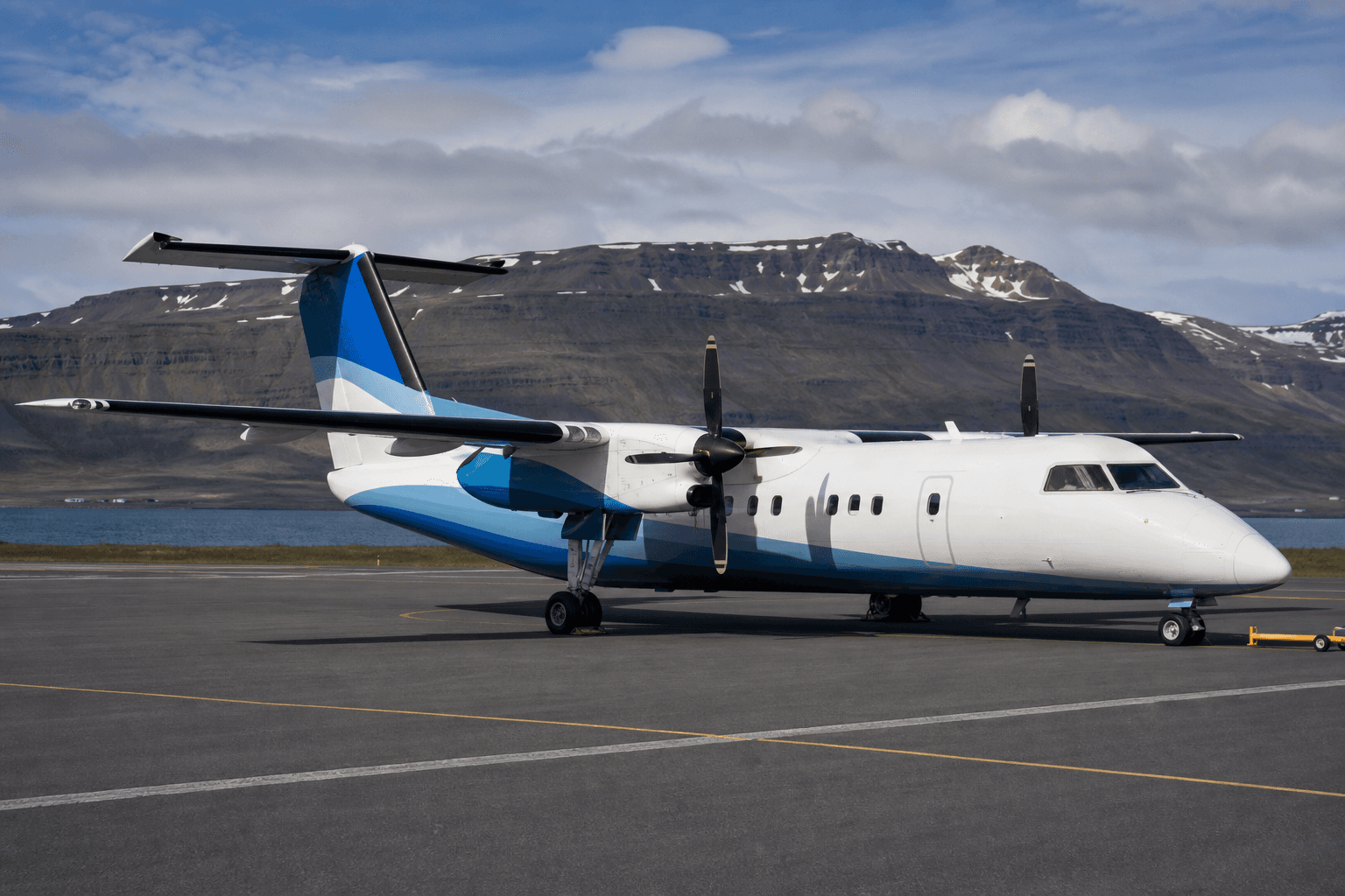 Icelandair to Keep Dash 8-200