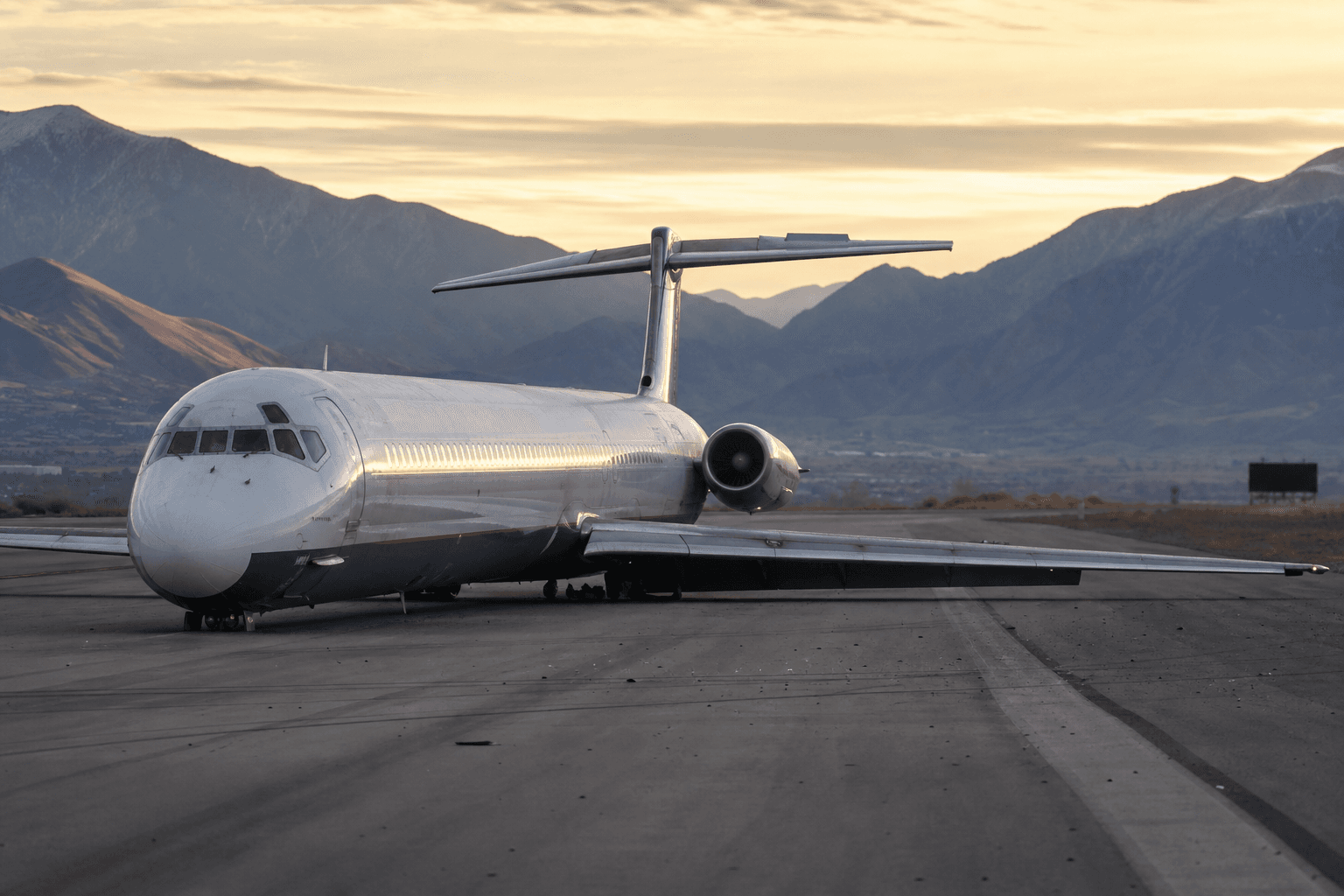 TezJet grounded after Boeing MD-83 landing gear collapse at Bishkek Manas Airport
