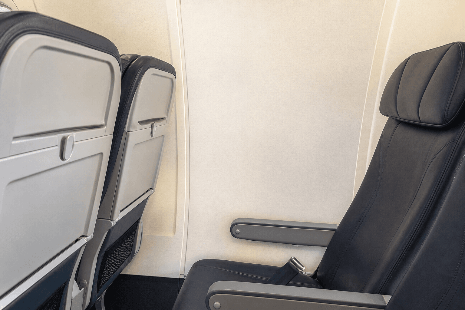 Judge Allows Lawsuit Over United's Windowless Window Seat Claims to Continue