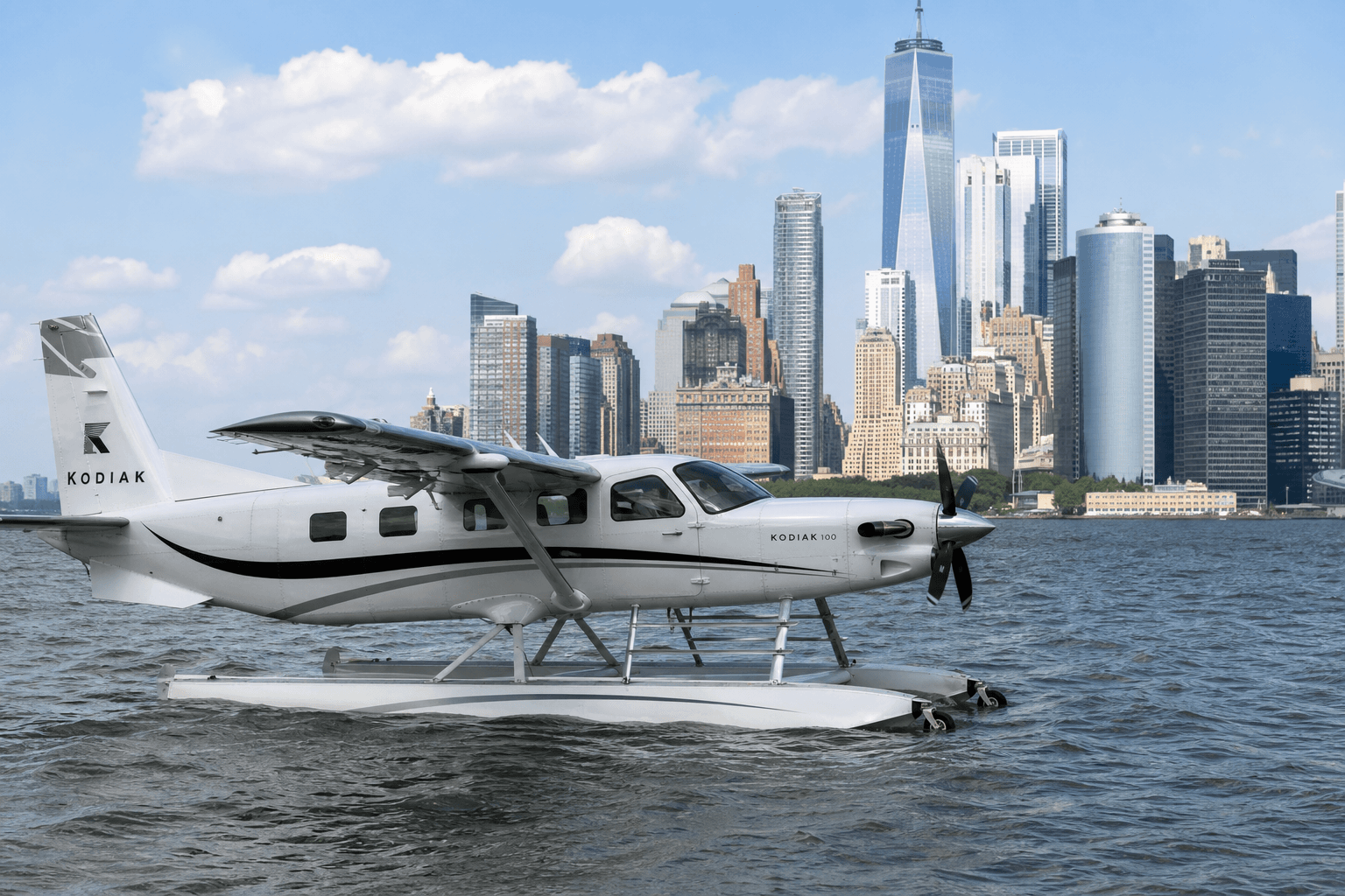 Kodiak 100 seaplane makes hard landing on East River near Manhattan, all rescued