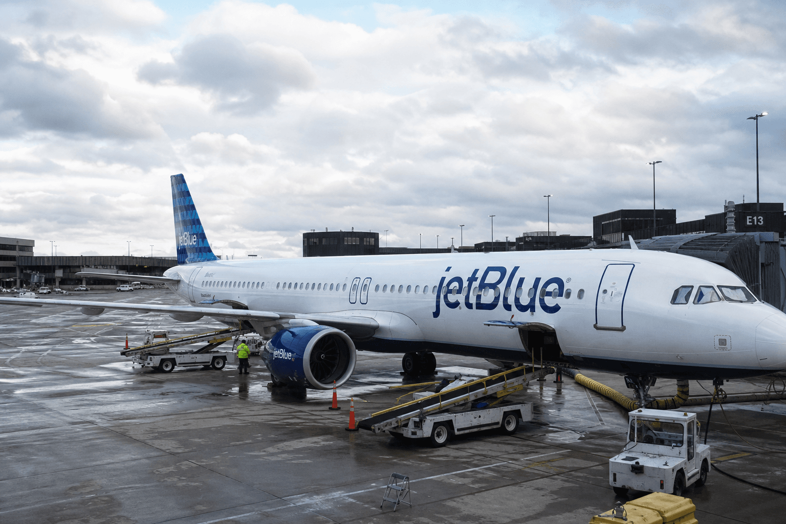 JetBlue Cancels Boston-Barcelona Flights as Pilot Delays Hit Transatlantic Routes