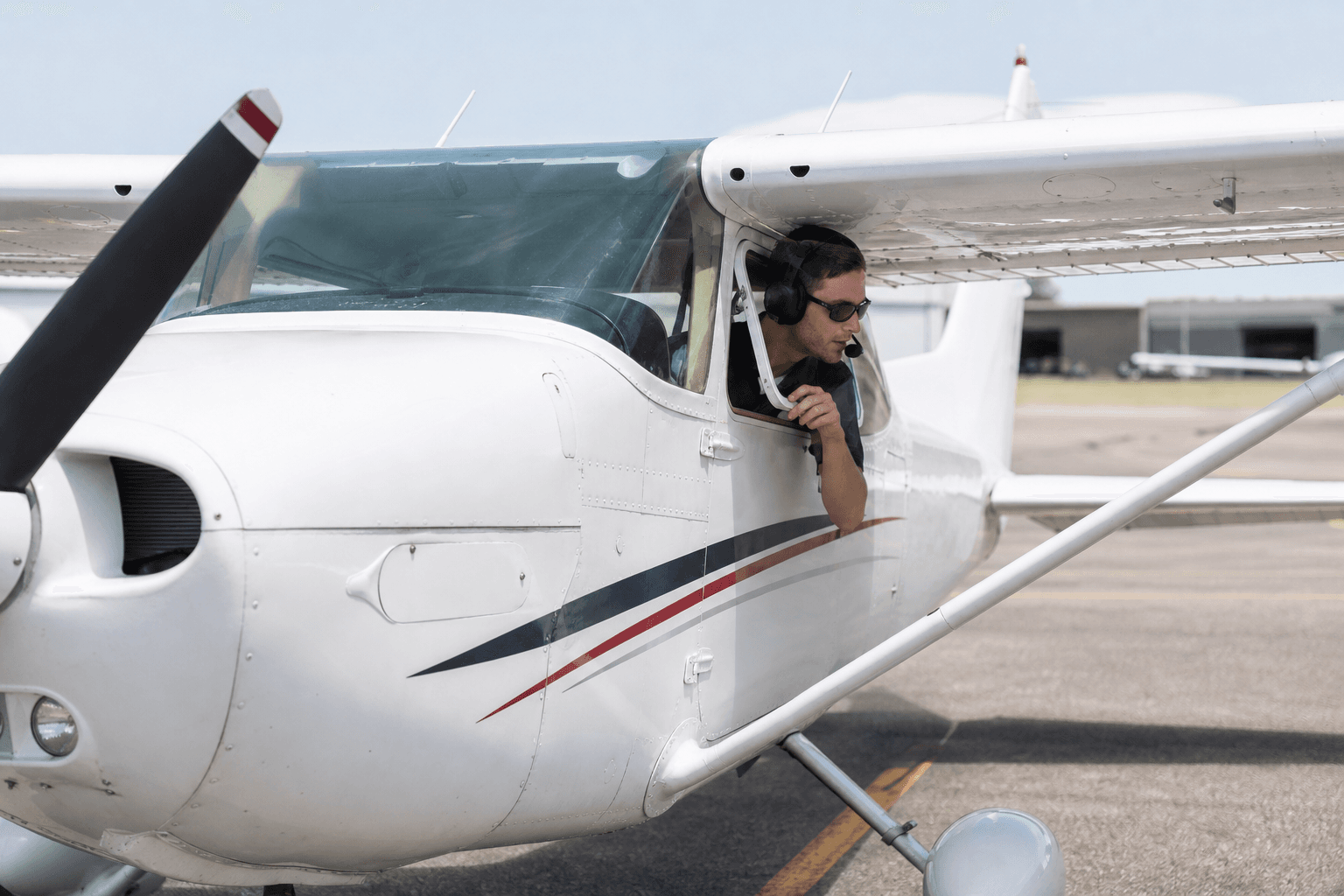 Essential Safety Steps for Starting Piston Aircraft Engines Emphasized in Training