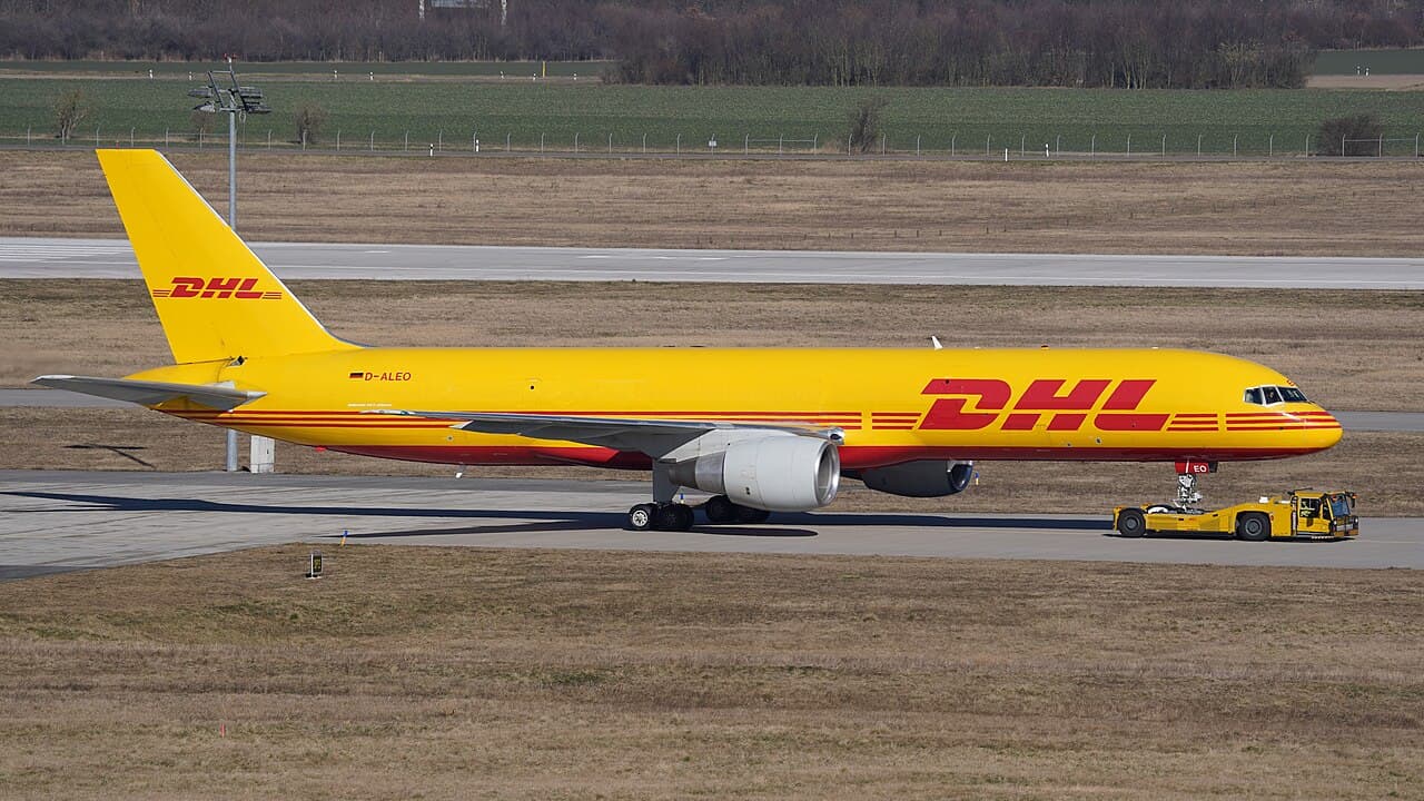 Boeing 757 at Atlanta airport emergency evacuation scene on taxiway