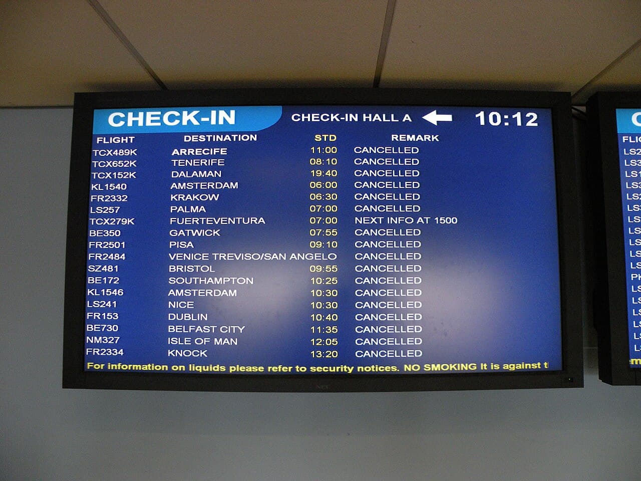 Venezuela earthquake ravages Caracas airport as travelers run for cover: video